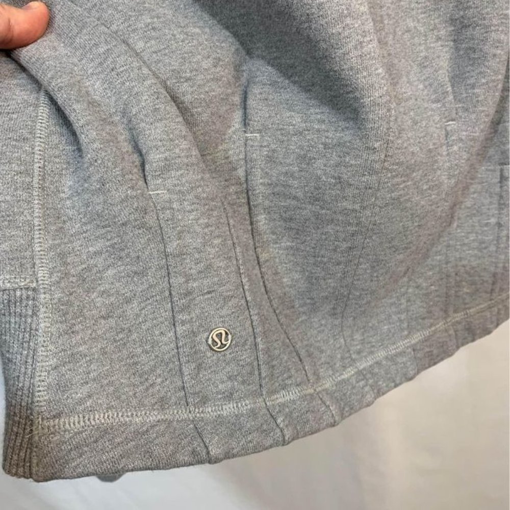 LULULEMON sculpted scuba hoodie. Gray. Size 6. New condition. Limited Edition. - Picture 7 of 10